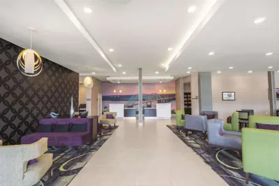 Photo 4 - La Quinta Inn & Suites by Wyndham Memphis Downtown