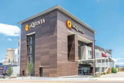 Photo 2 - La Quinta Inn & Suites by Wyndham Memphis Downtown