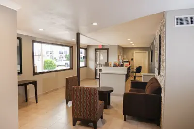 Photo 5 - OYO Hotel McAllen Airport South