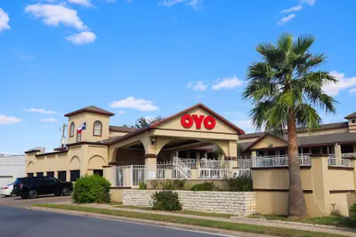 Photo 2 - OYO Hotel McAllen Airport South