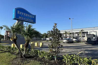 Photo 2 - Riverview Inn