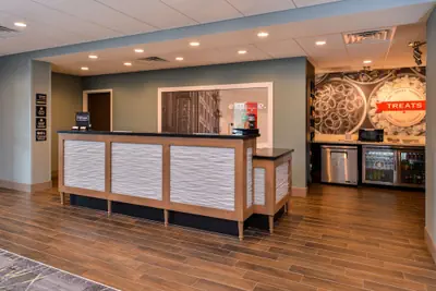 Photo 2 - Hampton Inn Omaha Airport