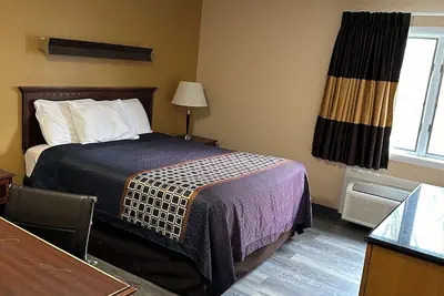 Photo 3 - Wickford Motor Inn