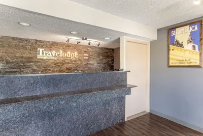 Photo 2 - Travelodge by Wyndham Chicago - South Holland