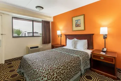 Photo 5 - Travelodge by Wyndham Chicago - South Holland