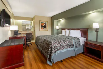 Photo 4 - Travelodge by Wyndham Chicago - South Holland