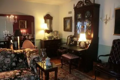 Photo 2 - Moore House Bed and Breakfast