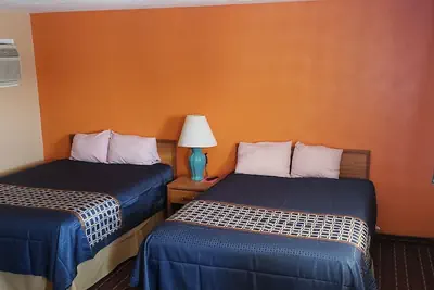 Photo 4 - Executive Inn