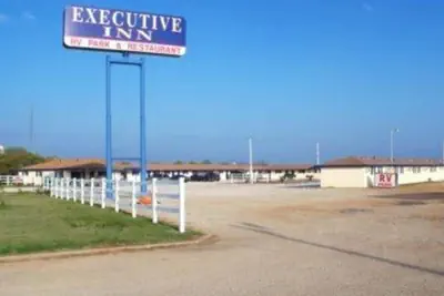 Photo 5 - Executive Inn