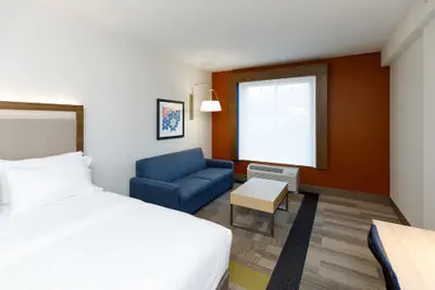 Photo 4 - Holiday Inn Express & Suites Sturbridge by IHG