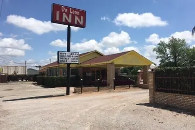 Photo 2 - De Leon Inn