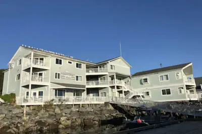 Photo 2 - Longliner Lodge and Suites