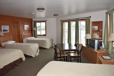 Photo 3 - Longliner Lodge and Suites