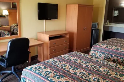 Photo 2 - Hermitage Inn