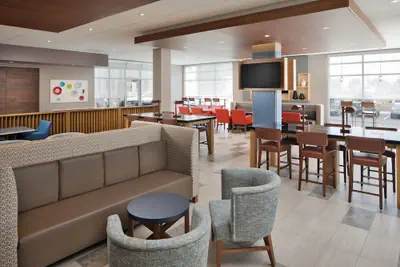 Photo 4 - Holiday Inn Express & Suites Portland Airport - Cascade Stn by IHG