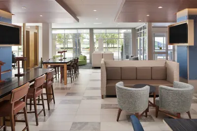 Photo 3 - Holiday Inn Express & Suites Portland Airport - Cascade Stn by IHG