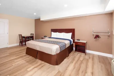 Photo 3 - Travelodge by Wyndham Harbor City