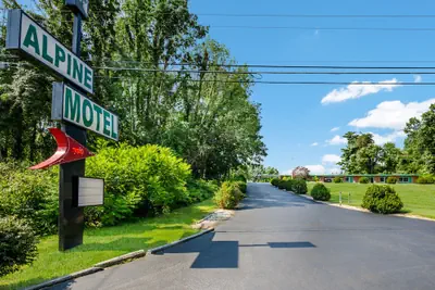 Photo 2 - Alpine Motel