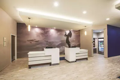Photo 4 - La Quinta Inn & Suites by Wyndham Wichita Northeast