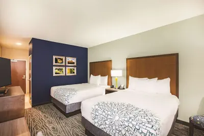 Photo 5 - La Quinta Inn & Suites by Wyndham Wichita Northeast