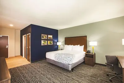 Photo 2 - La Quinta Inn & Suites by Wyndham Wichita Northeast