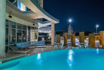 Photo 2 - Hotel Indigo Frisco by IHG