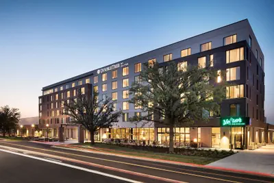 Photo 2 - DoubleTree by Hilton Greeley at Lincoln Park