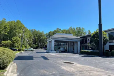 Photo 2 - Guest Inn