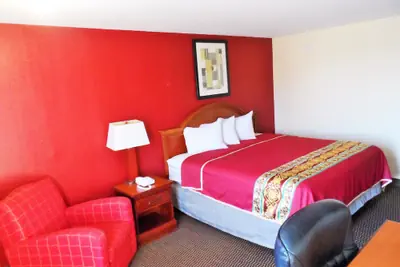 Photo 2 - Courtesy Inn