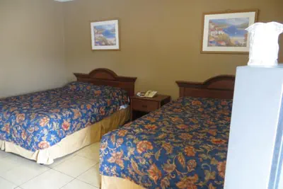 Photo 4 - Travel Inn & Suites