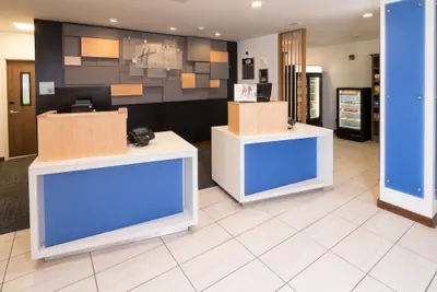 Photo 3 - Holiday Inn Express and Suites Portage by IHG