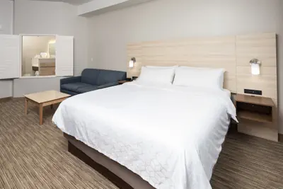 Photo 5 - Holiday Inn Express and Suites Portage by IHG