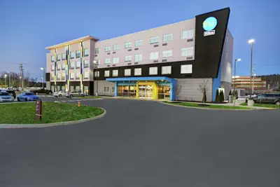 Photo 2 - Tru by Hilton Portland Airport Area