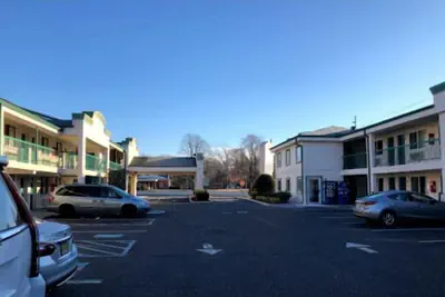 Photo 2 - Garden State Inn