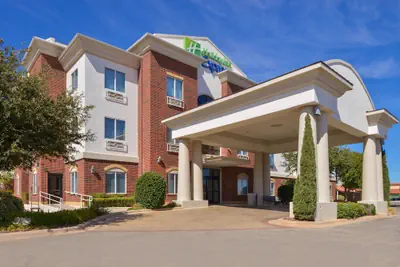 Photo 2 - Holiday Inn Express & Suites Abilene by IHG