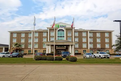 Photo 2 - Holiday Inn Express Hotel & Suites Corsicana by IHG