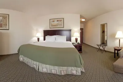 Photo 4 - Holiday Inn Express Hotel & Suites Corsicana by IHG