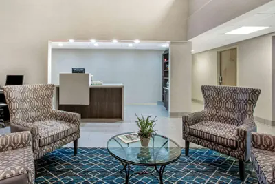 Photo 4 - La Quinta Inn by Wyndham Radford