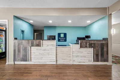 Photo 3 - MainStay Suites Decatur River City