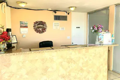 Photo 4 - Executive Inn