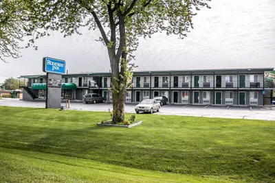 Photo 2 - Rodeway Inn Grand Haven