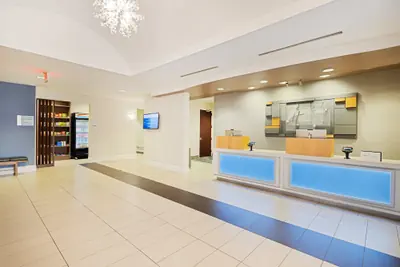 Photo 3 - Holiday Inn Express Hotel & Suites Ft. Lauderdale-Plantation by IHG