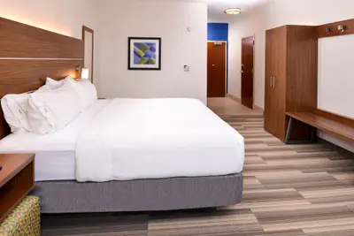 Photo 3 - Holiday Inn Express Hotel & Suites Urbana-Champaign by IHG