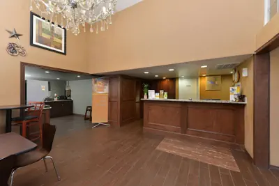 Photo 3 - Quality Inn Gonzales