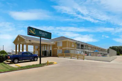 Photo 2 - Quality Inn Gonzales