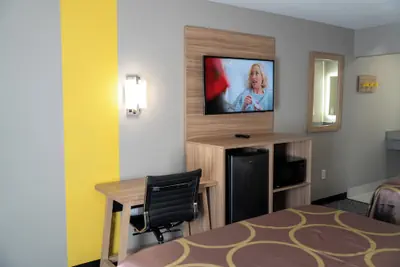 Photo 2 - Super 8 by Wyndham Antioch/Nashville South East