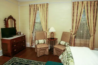 Photo 3 - Coombs Inn & Suites