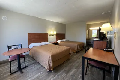 Photo 3 - EZ Travel Inn