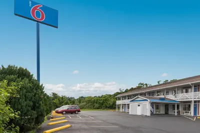 Photo 2 - Motel 6 Parkersburg, WV