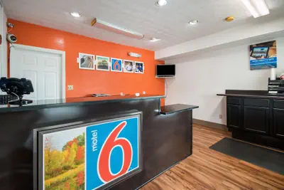 Photo 5 - Motel 6 Parkersburg, WV